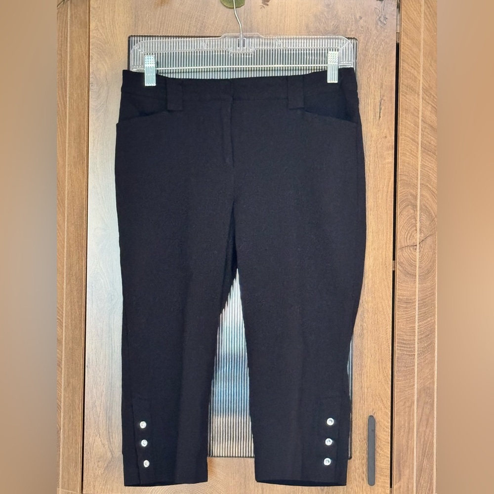 89th & Madison Black Capri Pants